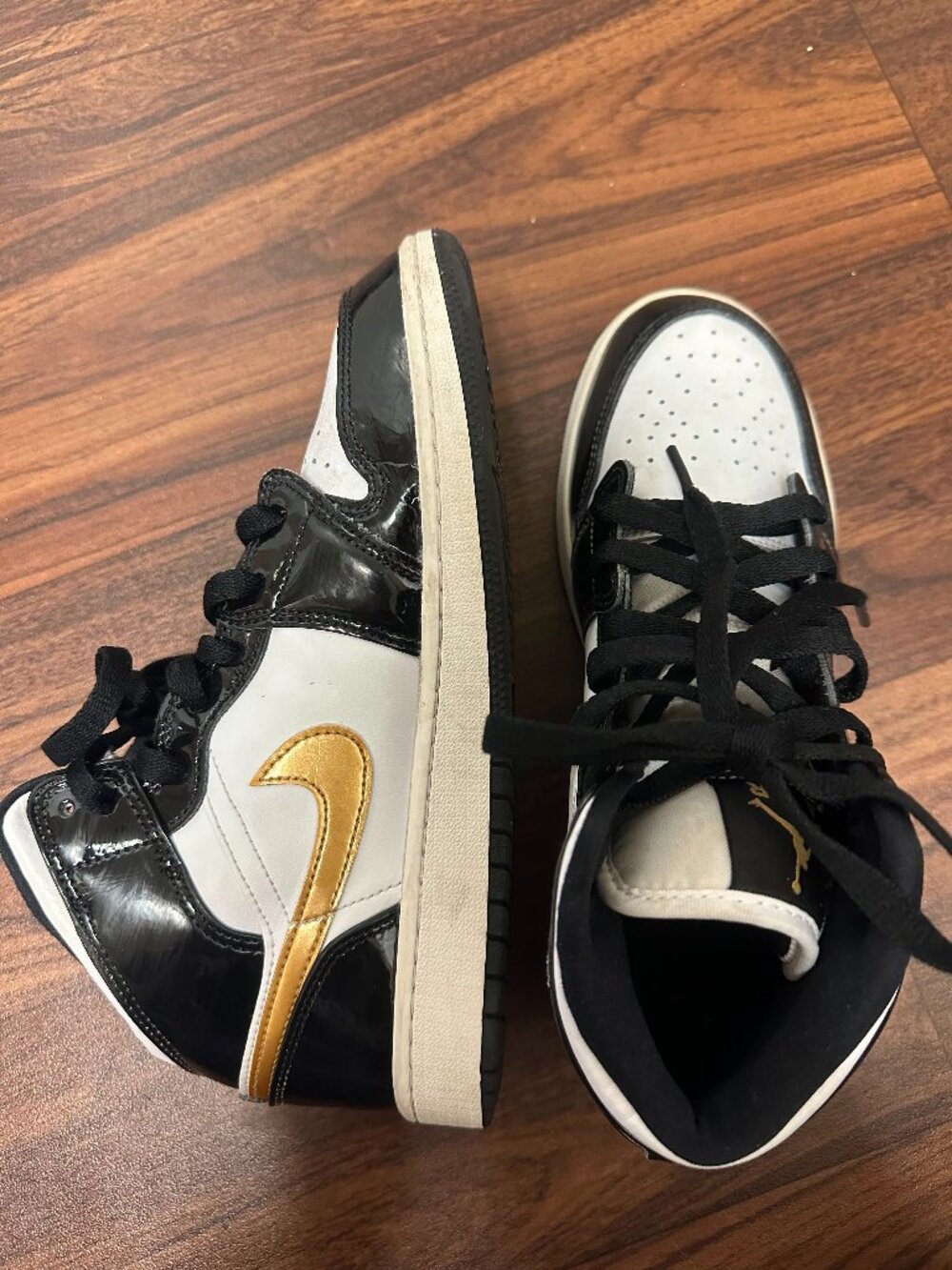 Air Jordan 1 Mid SE Black White Gold 6Y